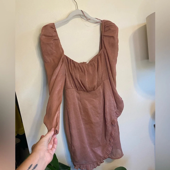 NWOT ASTR the label|| Maeve Shimmer Peach Mini Dress.W/ puff sleeves Hol… - Picture 11 of 11